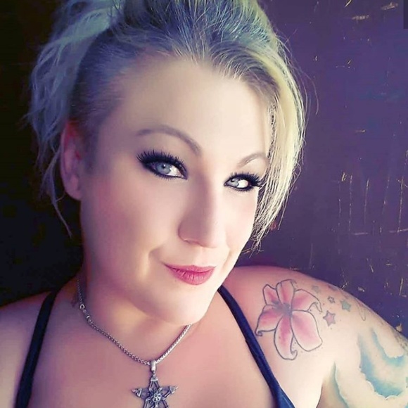 Meet your Posher, Nikki - Picture 2 of 3